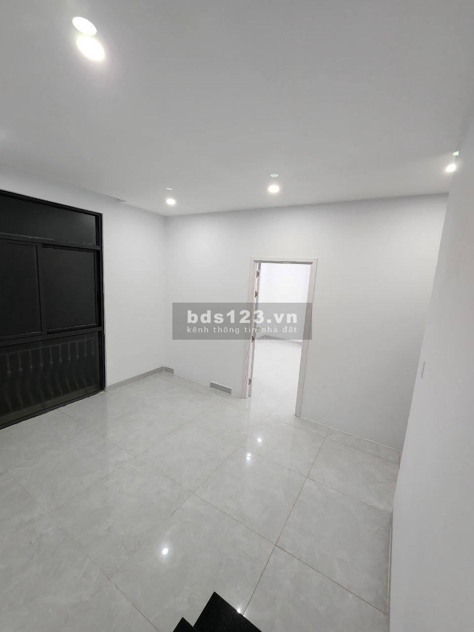 SHOCK PRICE- NHÀ PHỐ VINHOMES GRAND PARK CHO THUÊ CÓ THANG MÁY