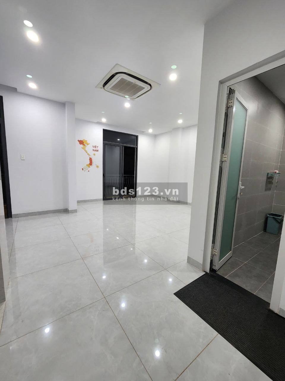 SHOCK PRICE- NHÀ PHỐ VINHOMES GRAND PARK CHO THUÊ CÓ THANG MÁY