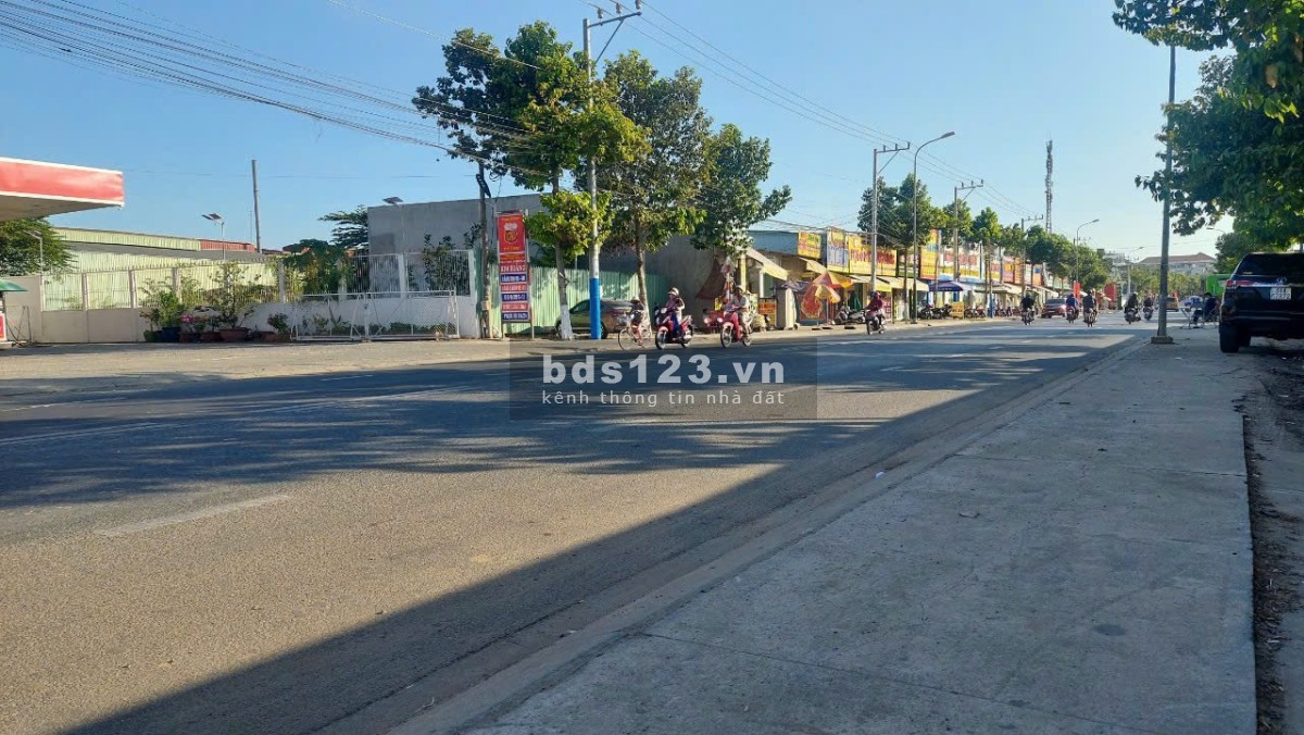 chủ cần bán gấp đất mặt tiền trung tâm Tp Di An mặt tiền 7m