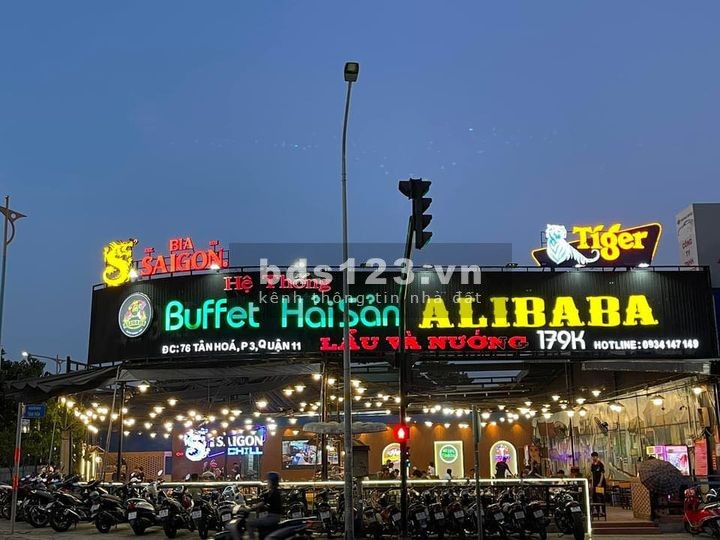 Chính chủ bán nhà mặt tiền cấp 4 gồm: 1 trệt, 1 gác lửng. Số: 111 Tân Hóa, P.14, Q.6. 5 tỷ rưỡi