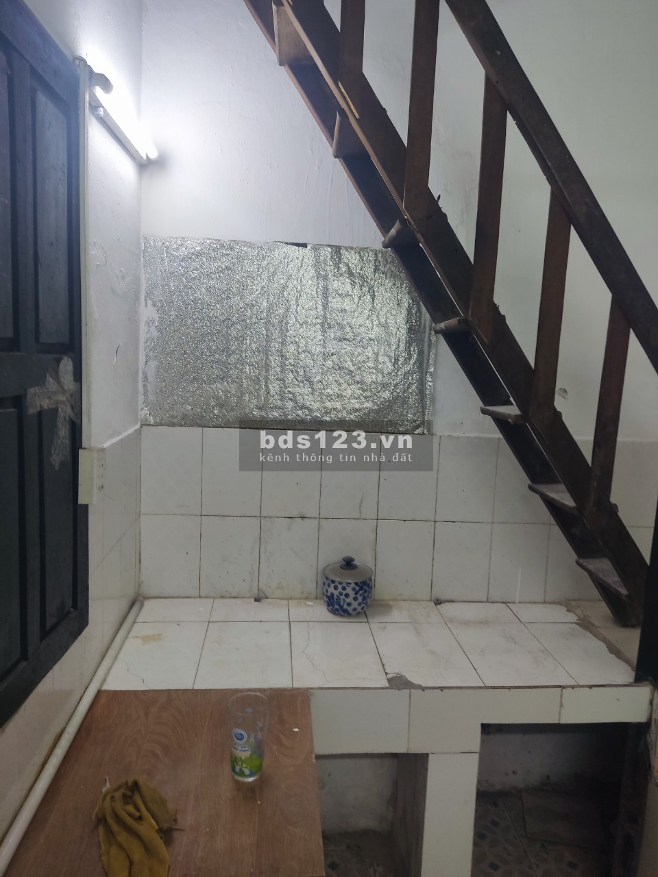 Cho thuê nhà tập thể tầng 2 (nhà riêng tại Định Công), diện tích 40m2 có gác xép, giá 4 triệu/tháng.