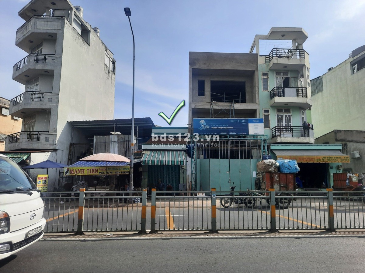 Chính chủ bán nhà mặt tiền cấp 4 gồm: 1 trệt, 1 gác lửng. Số: 111 Tân Hóa, P.14, Q.6. 5 tỷ rưỡi