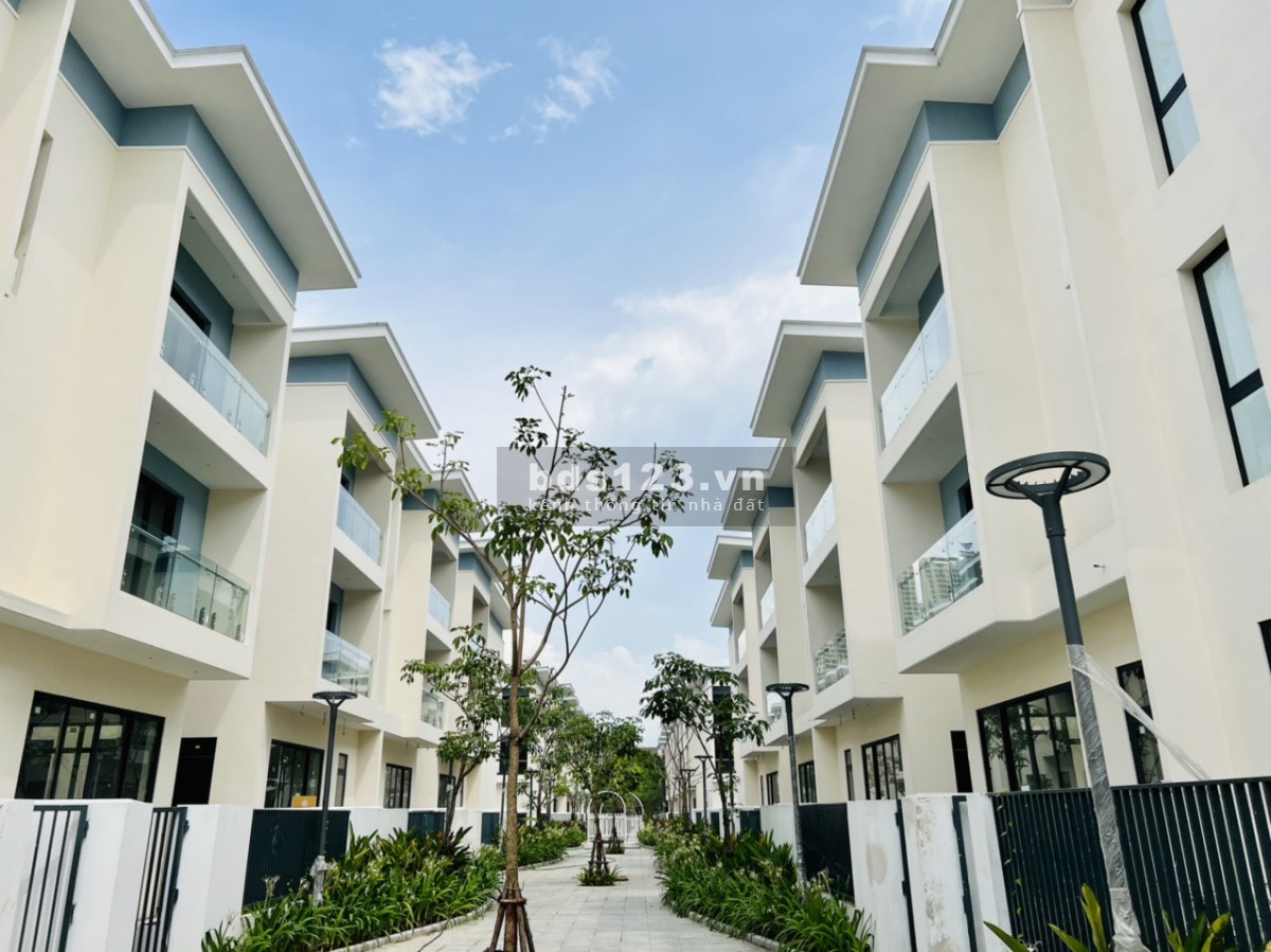 Bán Biệt Thự Hà Đông. Diện tích 189m, 4 tầng, Mt 9m. Bám mặt đường lê Quang Đạo, gần công viên.