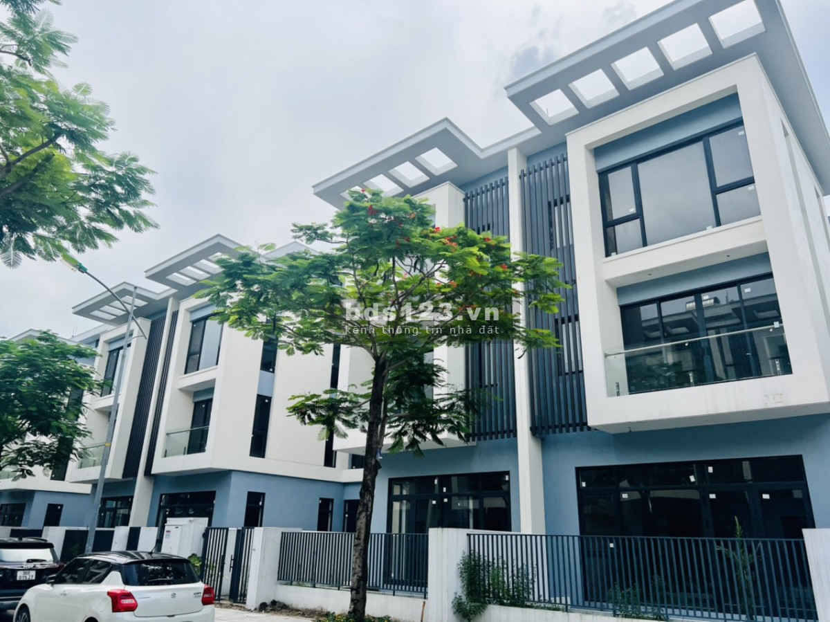 Bán Biệt Thự Hà Đông. Diện tích 189m, 4 tầng, Mt 9m. Bám mặt đường lê Quang Đạo, gần công viên.