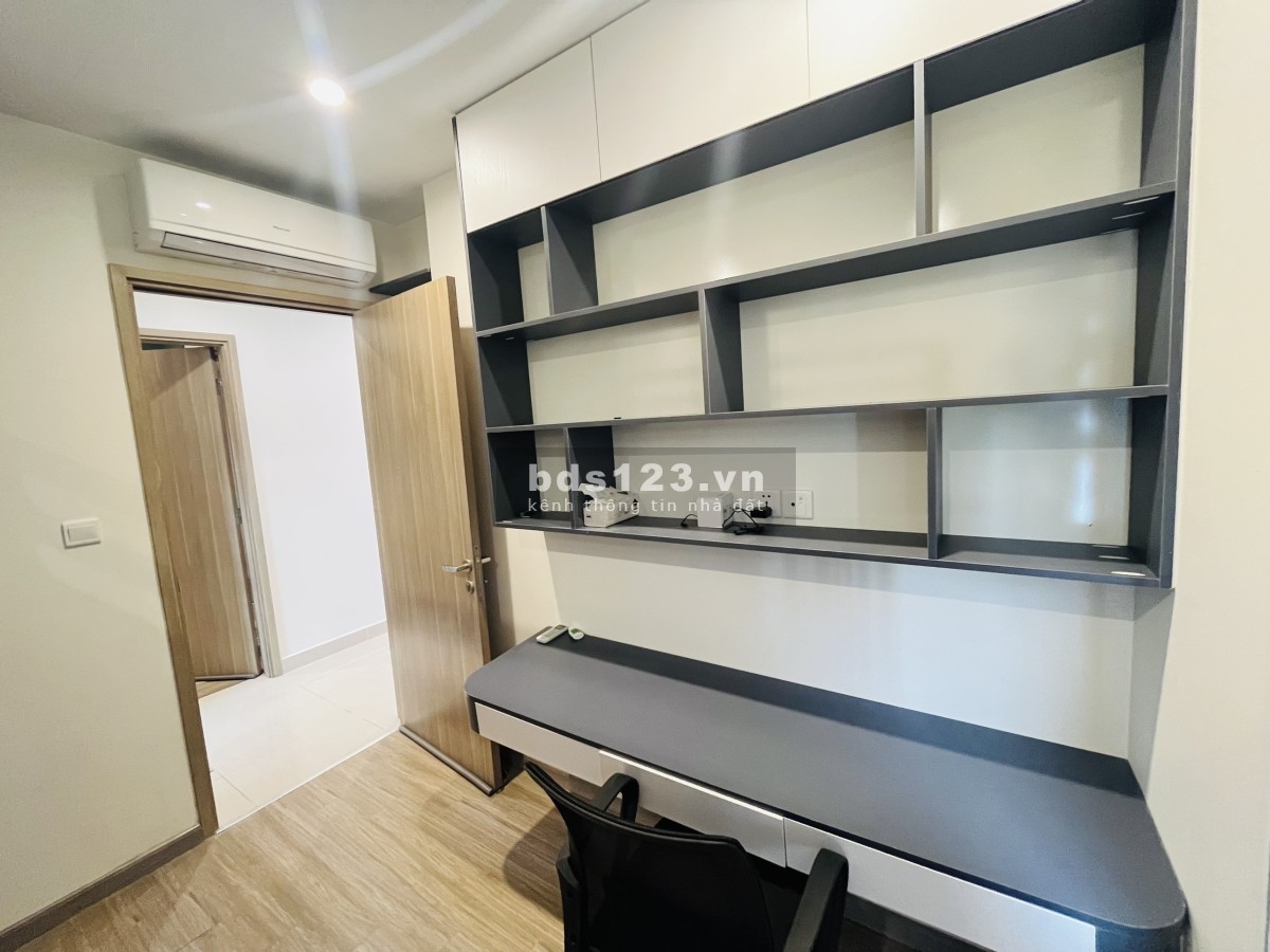 Bán căn hộ 2PN2 lô góc DT 65m2 chỉ 2,6 tỉ (giá hiếm). Vinhomes Ocean Park