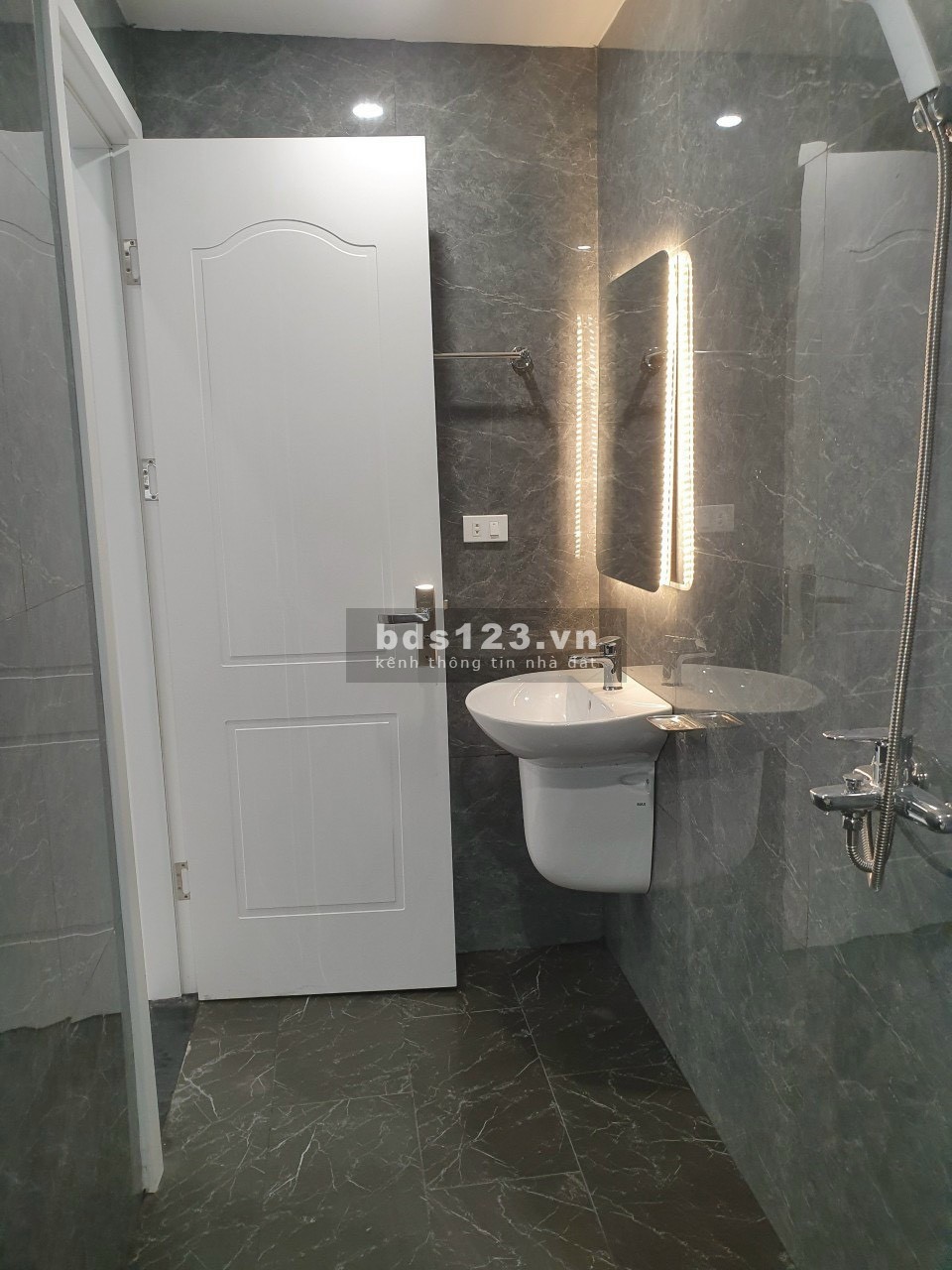 Shophouse hoàn thiện 5 tầng Sao Biển giá 15.6 tỷ tại Vin Gia Lâm, Hà Nội (0985941715)