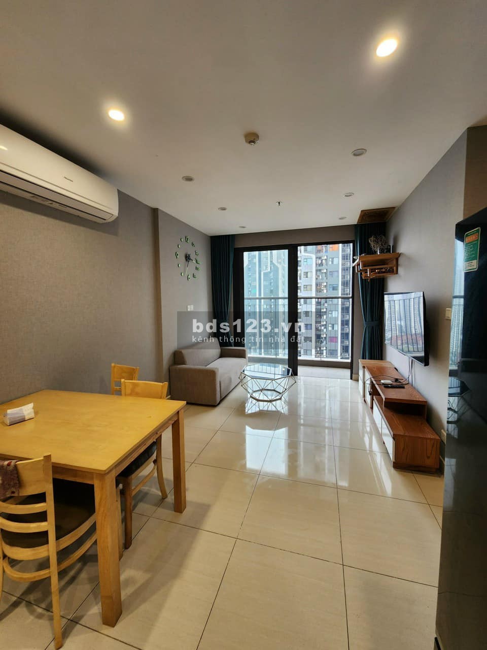 CANHOVINHOMSMATCITY căn 2 ngủ 1vs 54m toà S203 Full nội thất đầy đủ chỉ việc ở giá 3,1 tỷ bao phi