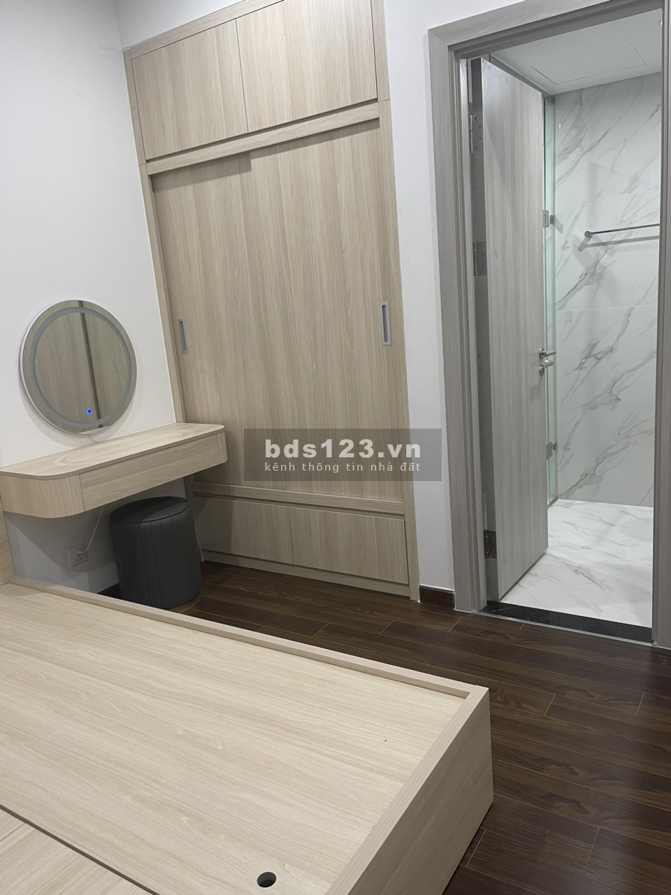 Cho thuê căn hộ 2N2VS, Tòa Masteri Vinhomes Smart City Tây Mỗ_Miễn phí dv + slot oto,13tr/tháng