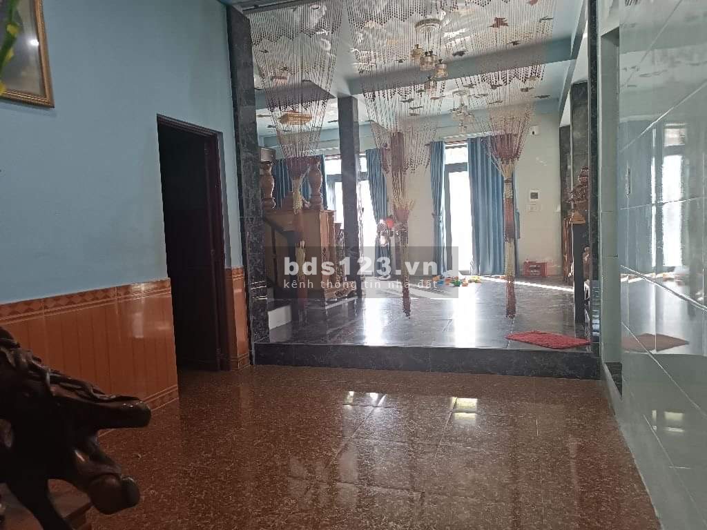 Bán nhà 2 tầng mặt tiền Đặng Tất