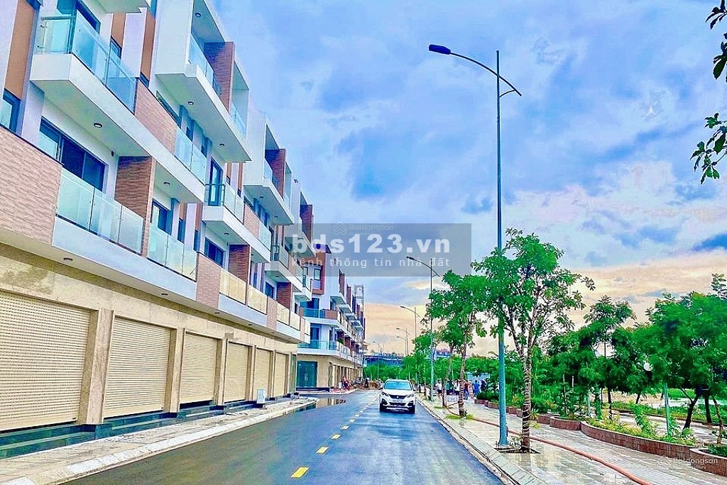 Mua nhà view hồ - Rinh quà liên tay - Nhanh tay liên hệ em