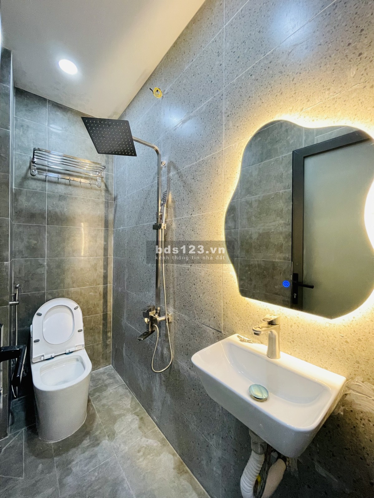 GIẢM GIÁ KỊCH SÀN 3,8 tỷ, hẻm xe hơi 20m đường Nguyễn Thượng Hiền, DTSD 70m2, DUY NHẤT trong tháng
