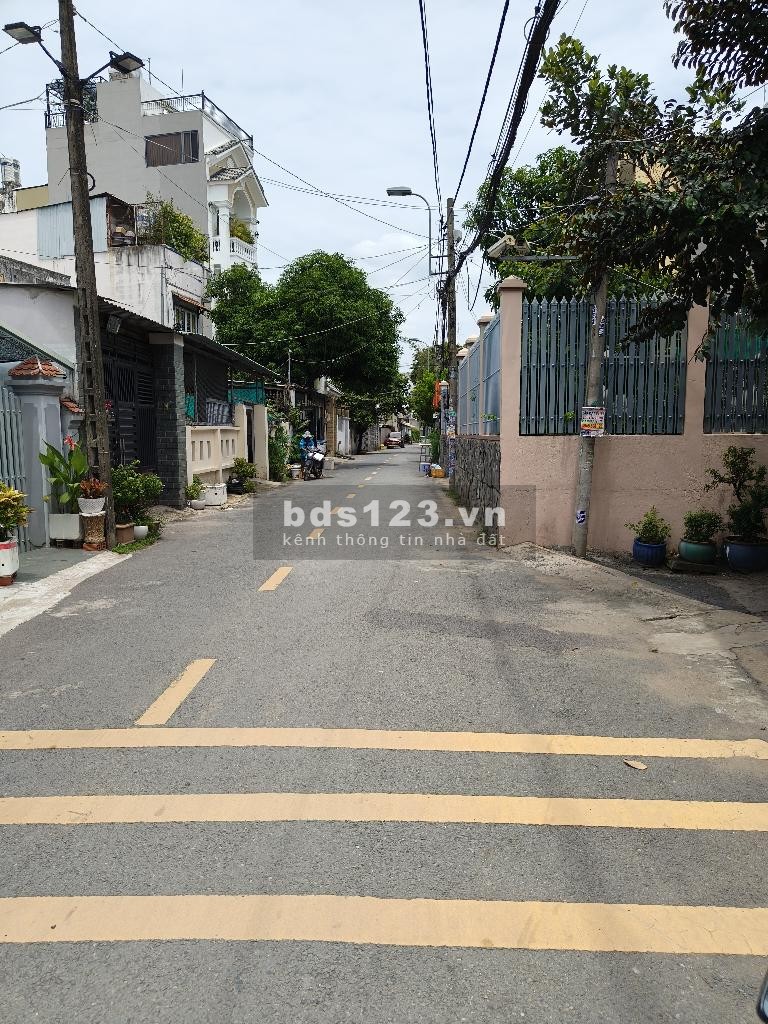 Bán nhà 61m2, 2 tầng, ngay chợ Lê Văn Thịnh, Quận 2. Giá 3 tỷ 8