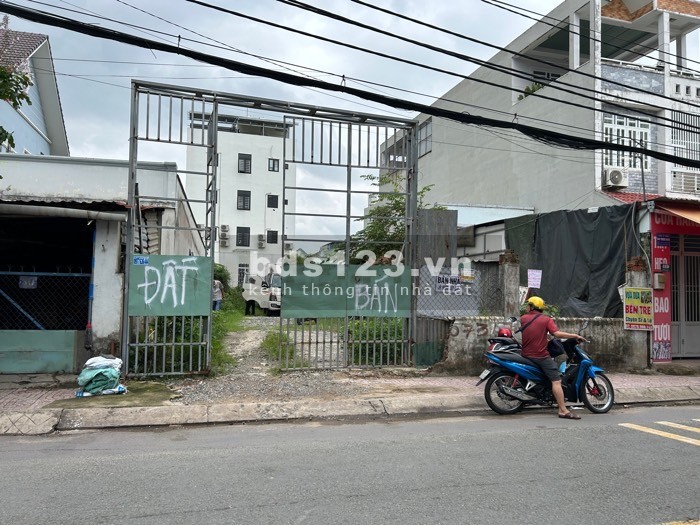 Bán đất thổ cư 300m2, Mặt tiền gần đường Hoàng Hữu Nam, ngang 14m giá chỉ 11 tỷ