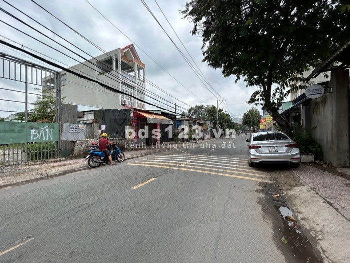 Bán đất thổ cư 300m2, Mặt tiền gần đường Hoàng Hữu Nam, ngang 14m giá chỉ 11 tỷ