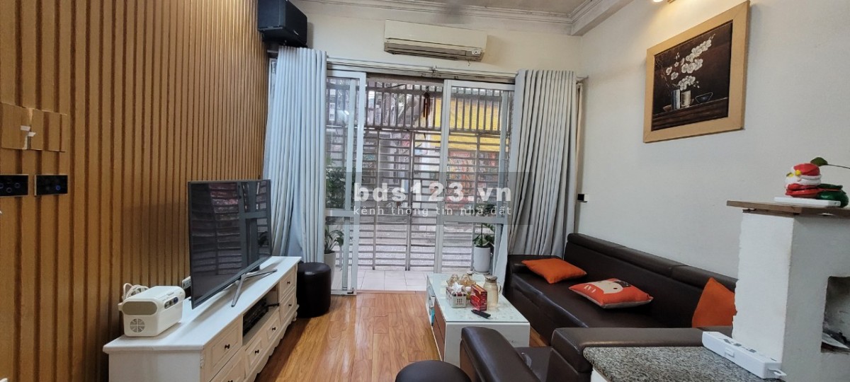 Chính chủ bán nhà 3 tầng tại Tư Đình, Long Biên