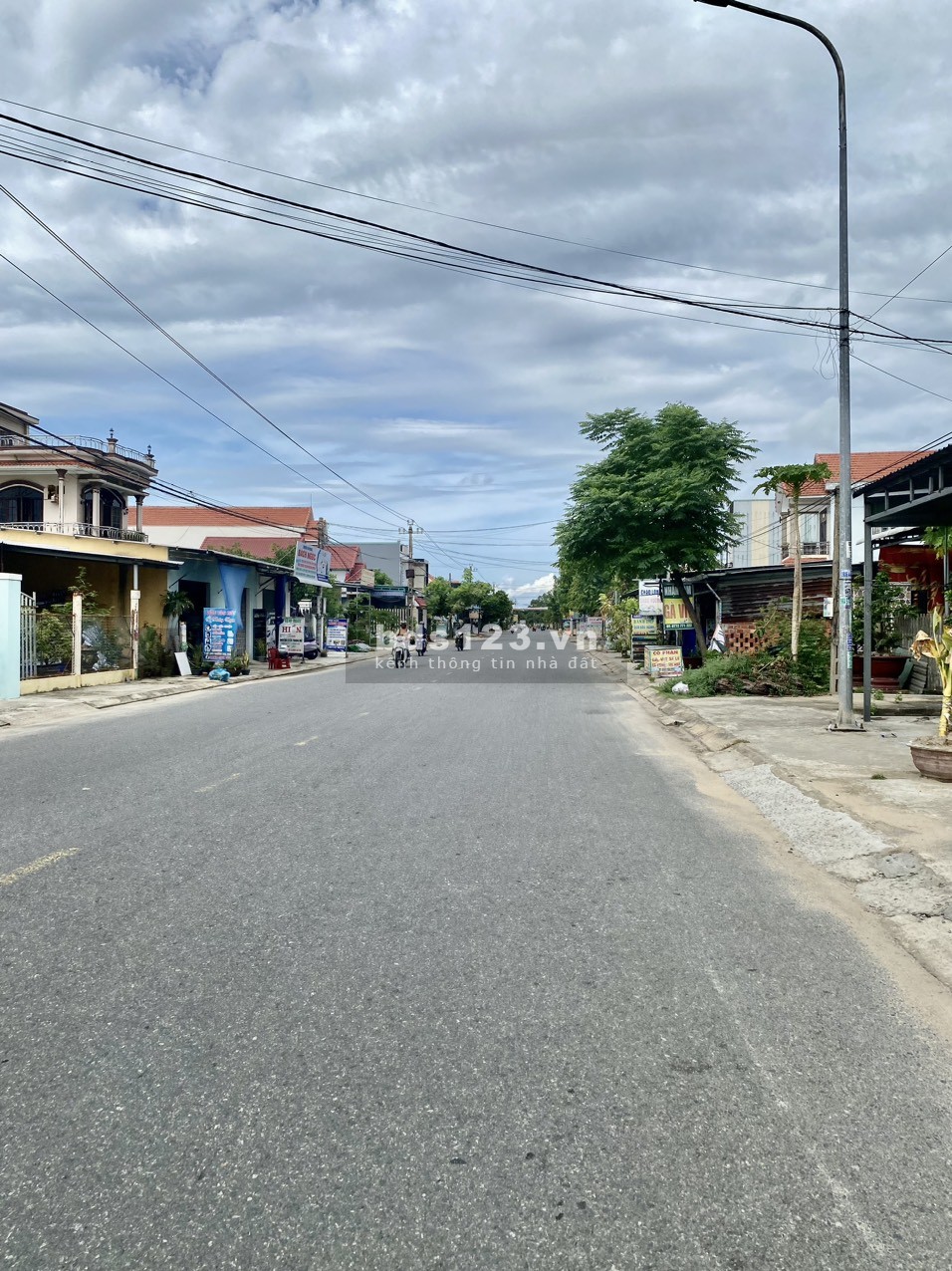 Bán Đất Biệt thự view sông – 200m2 Cách Hội An 2km. Đường 5m5 giá 680 triệu.