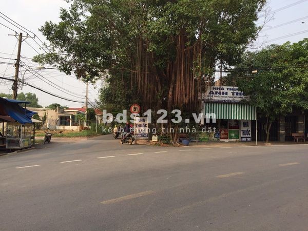 Đất thổ cư toàn bộ, nằm ngay MT đường xe hơi quay đầu. xã TTĐông, CChi gần chợ HócMôn. 12x30m. 5.2T