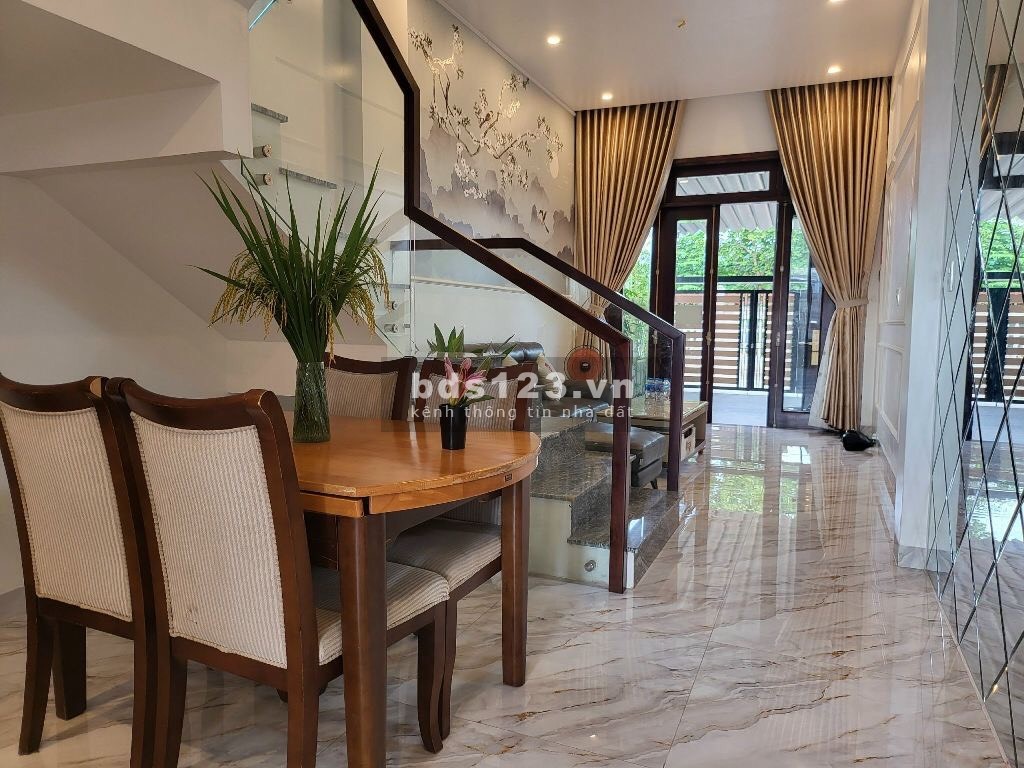 Bán gấp nhà 3 tầng ngay trung tâm thành phố Huế sầm uất