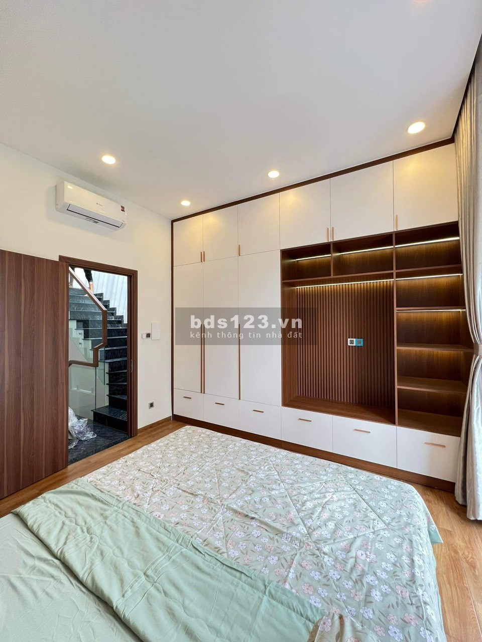 BÁN NHÀ 1 TRỆT 2 LẦU Ở ĐƯỜNG ÍCH THẠNH, LÒ LU