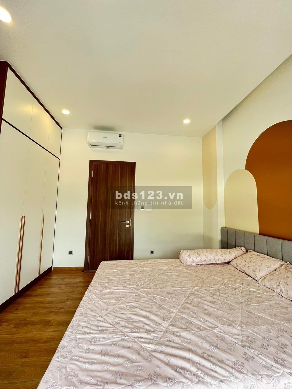 BÁN NHÀ 1 TRỆT 2 LẦU Ở ĐƯỜNG ÍCH THẠNH, LÒ LU
