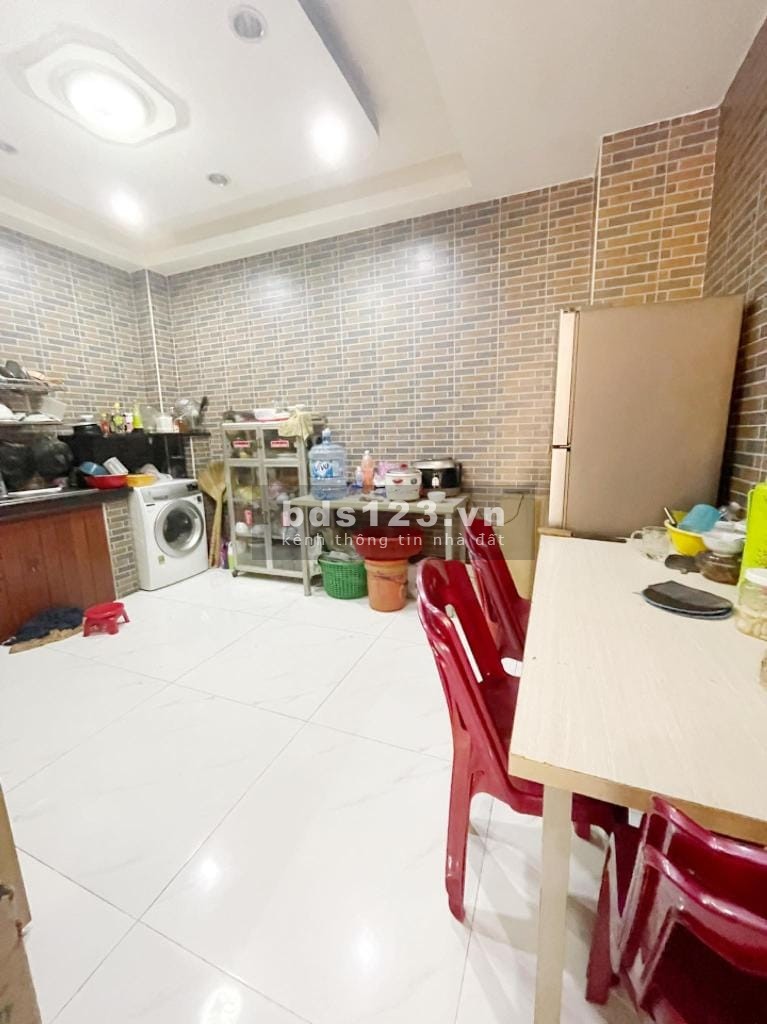 XE TẢI THÔNG - 54M2 - 5,2 TỶ - 3PN - MẶT TIỀN ĐS.4 - PHƯỜNG11_GV