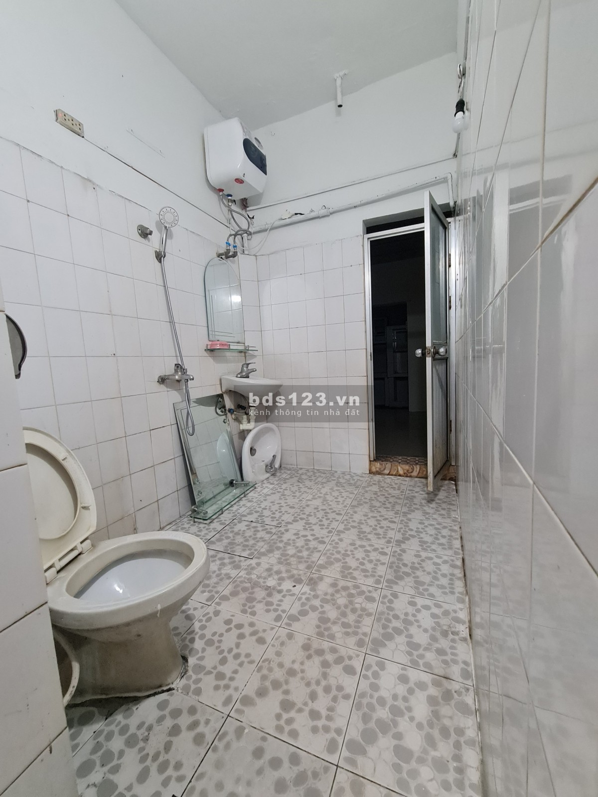 Chính chủ rao bán căn tập thể tầng 1 - Mặt đường lớn