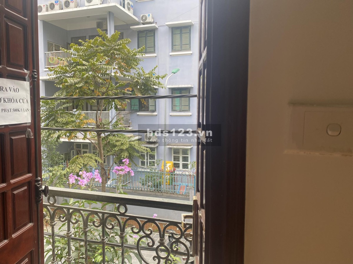 Văn phòng ô tô đỗ cửa - khép kín 50m2 tầng 2 gía hơn 6 triệu , dùng ngay