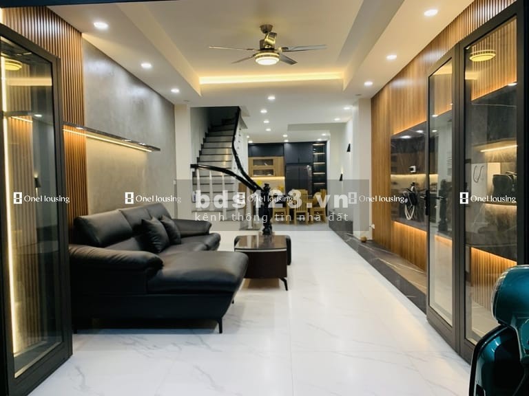 Nhà mặt ngõ cách Minh Khai 100m, diện tích 64m² x 4 tầng, mặt tiền 3.95m