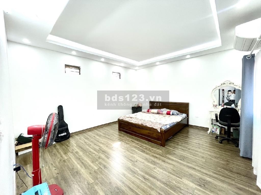 Bán Nhà Ngõ 46M2 mặt tiền khủng 8.5M, 4 tầng từ tầng 2 là 60M2 giá 9.85 Tỷ.