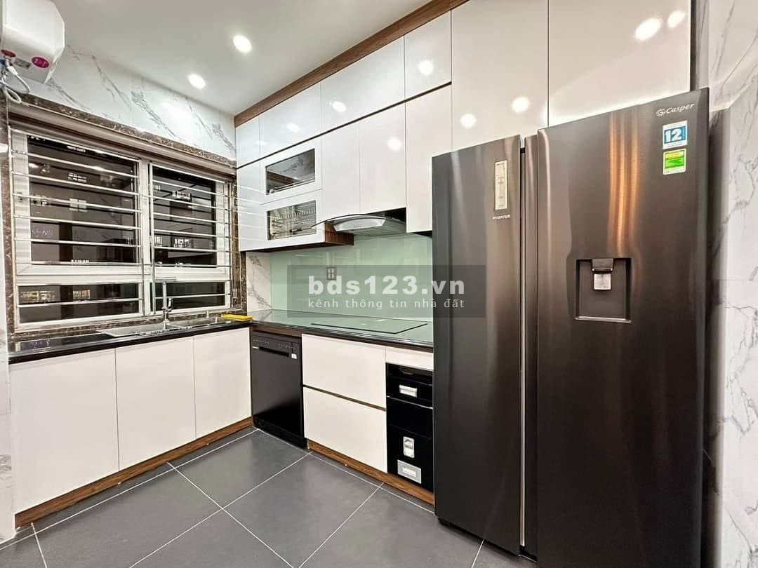- Bán nhanh căn 3PN 2 WC DT 83 M2 tòa The Pavilion Vinhomes Ocean Park 1, LH: 0379220121