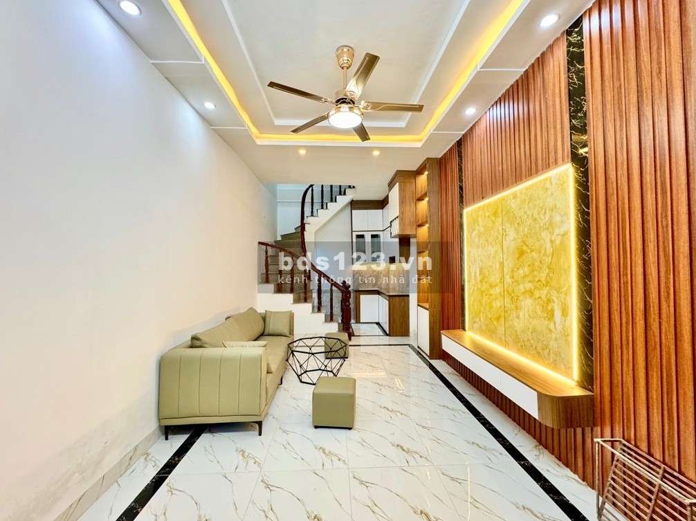 Bán nhà Lý Sơn, Long Biên, ô tô tránh cách 30m, 38m2 giá 4 tỷ6