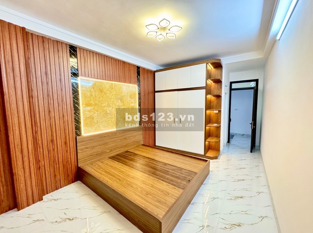 Bán nhà Lý Sơn, Long Biên, ô tô tránh cách 30m, 38m2 giá 4 tỷ6