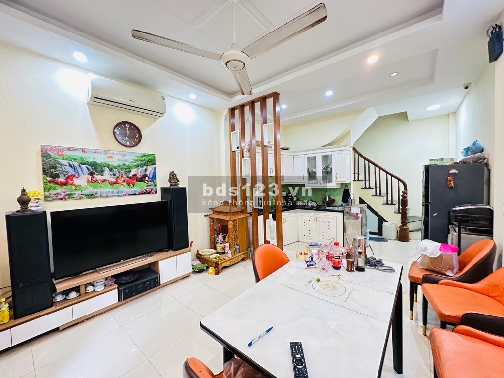 Bán nhà Cầu Cốc 5 tầng 3.65 tỷ. LH xem nhà : 0966125870