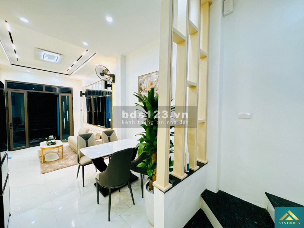 Bán nhà 4 tầng Quan Nhân cực đẹp - Tặng toàn bộ nội thất - DT 31m, Giá 5.2 tỷ