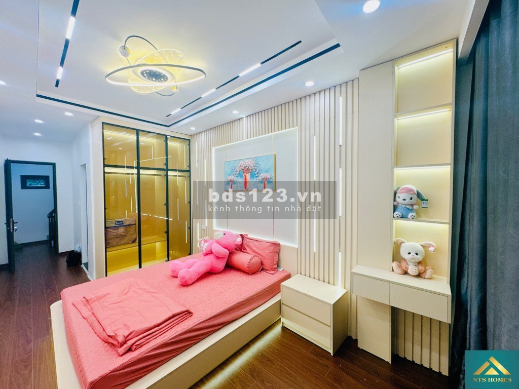 Bán nhà 4 tầng Quan Nhân cực đẹp - Tặng toàn bộ nội thất - DT 31m, Giá 5.2 tỷ