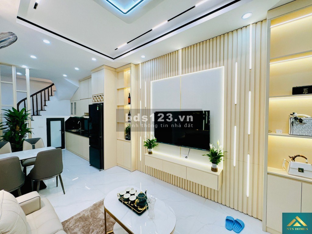 Bán nhà 4 tầng Quan Nhân cực đẹp - Tặng toàn bộ nội thất - DT 31m, Giá 5.2 tỷ