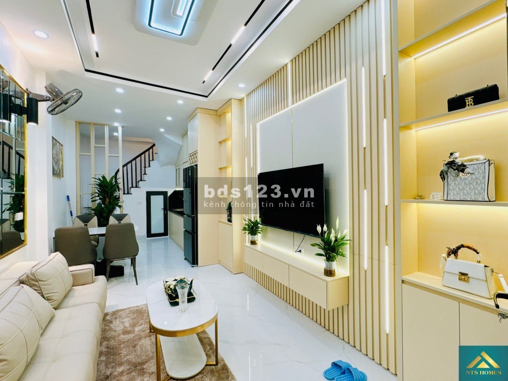 Bán nhà 4 tầng Quan Nhân cực đẹp - Tặng toàn bộ nội thất - DT 31m, Giá 5.2 tỷ