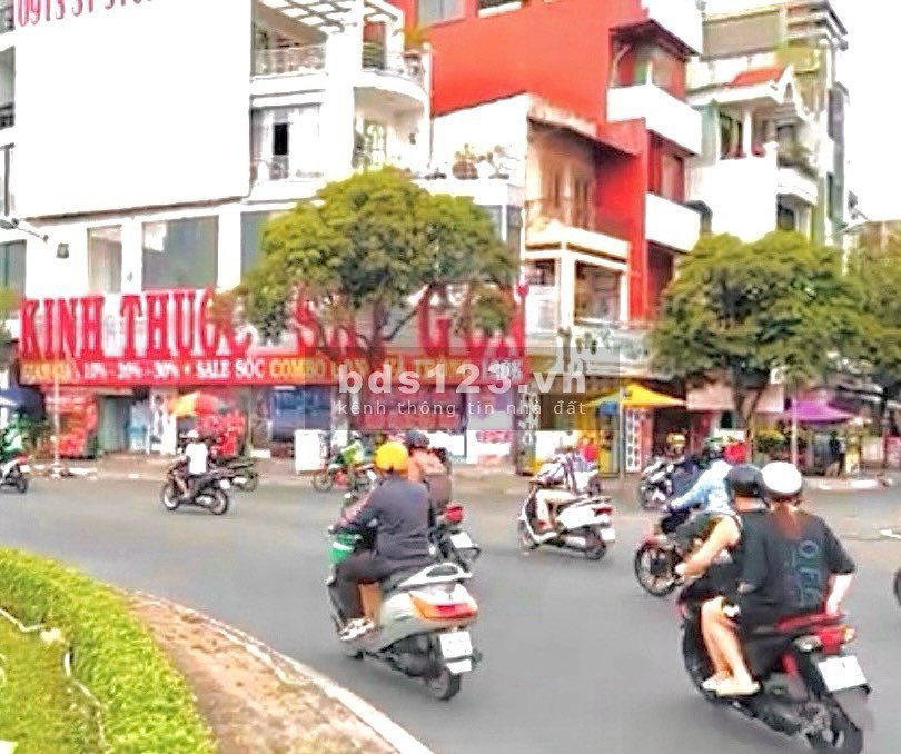 Phụ cận vòng xoay Lê Đại Hành, mặt tiền kinh doanh 10m truớc sau khu vip 79 Âu Cơ.