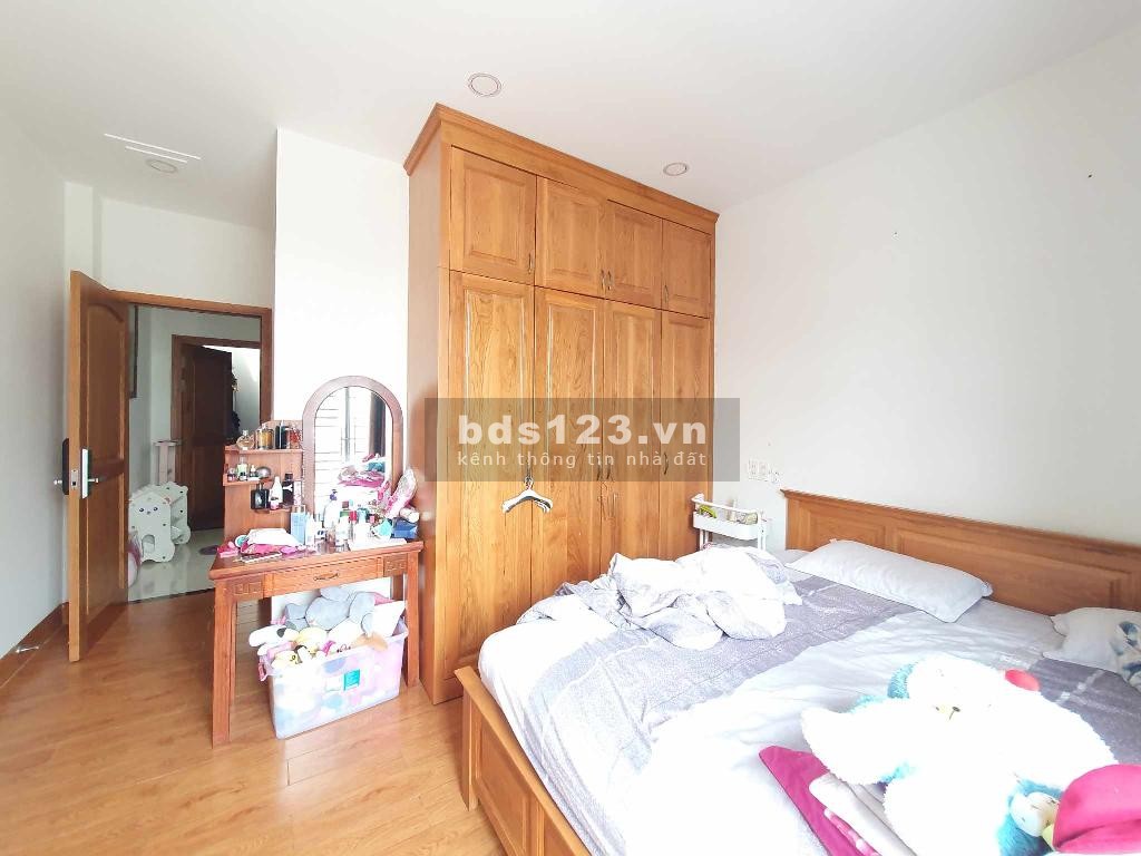 Bán nhà bán 3 tầng, diện tích 54m2, Lã Xuân Oai, hẻm ô tô tránh nhỉnh 4 tỷ TL