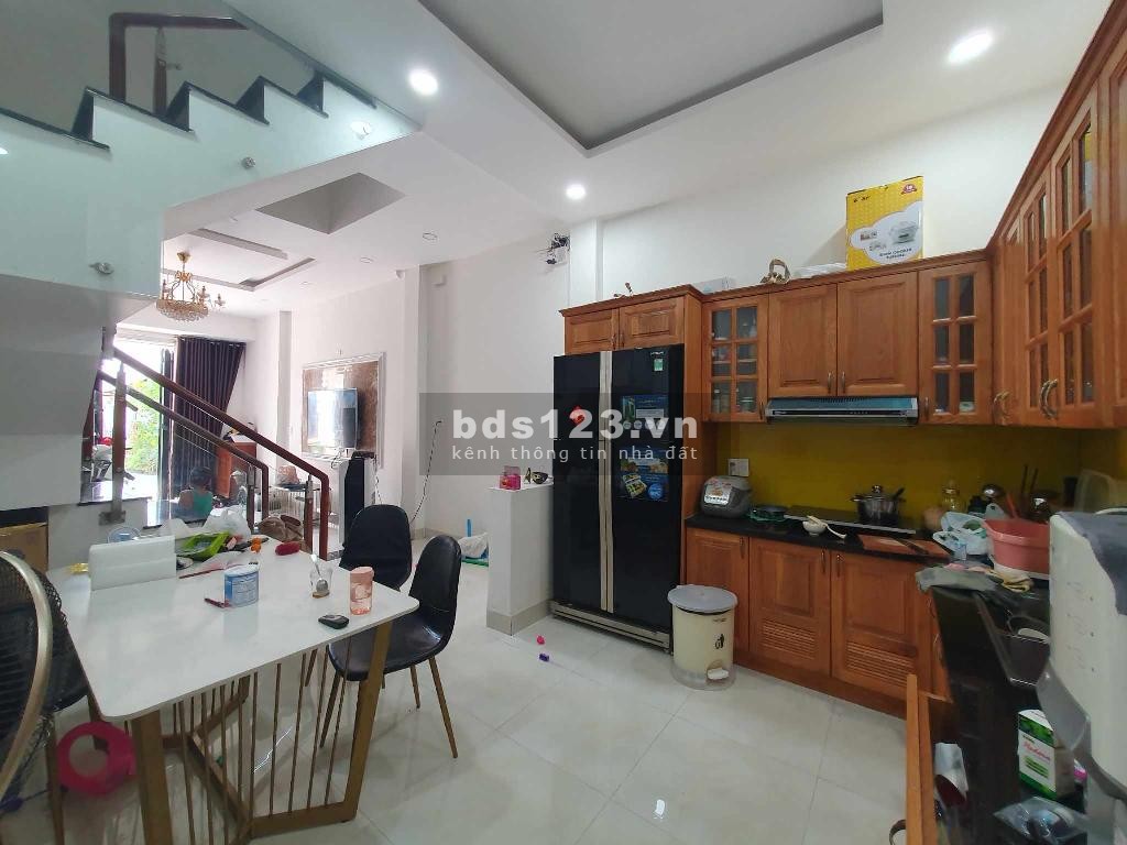 Bán nhà bán 3 tầng, diện tích 54m2, Lã Xuân Oai, hẻm ô tô tránh nhỉnh 4 tỷ TL