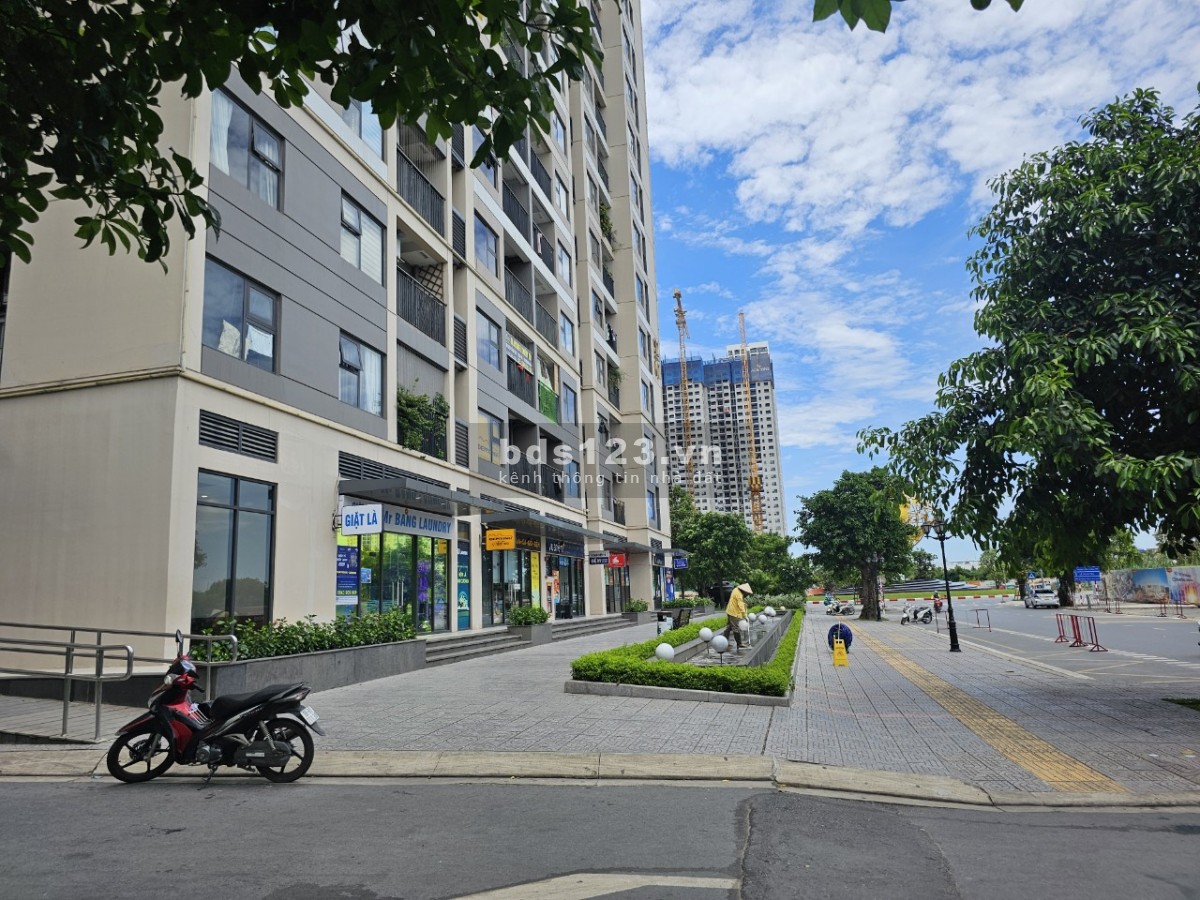 Đầu Tư Shop Chân Đế Vinhomes: Dòng Tiền 600 tr/năm, Vị Trí Vàng, Diện Tích 50m2 Giá Trị Đầu Tư Cao