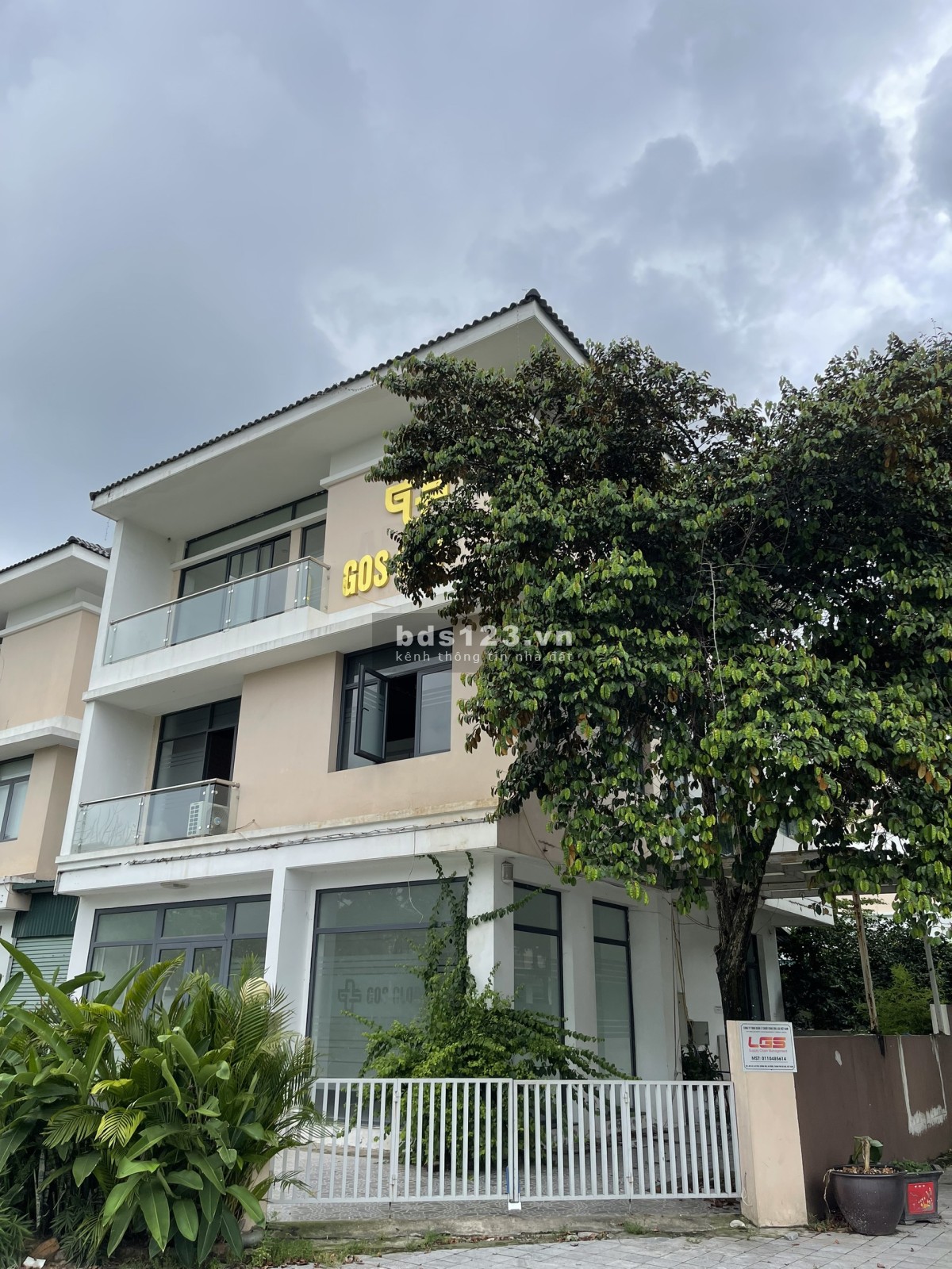 Cho thuê lô góc An Phú Shopvilla mặt đường lớn kinh doanh, 198m2 4 tầng, giá cả hấp dẫn