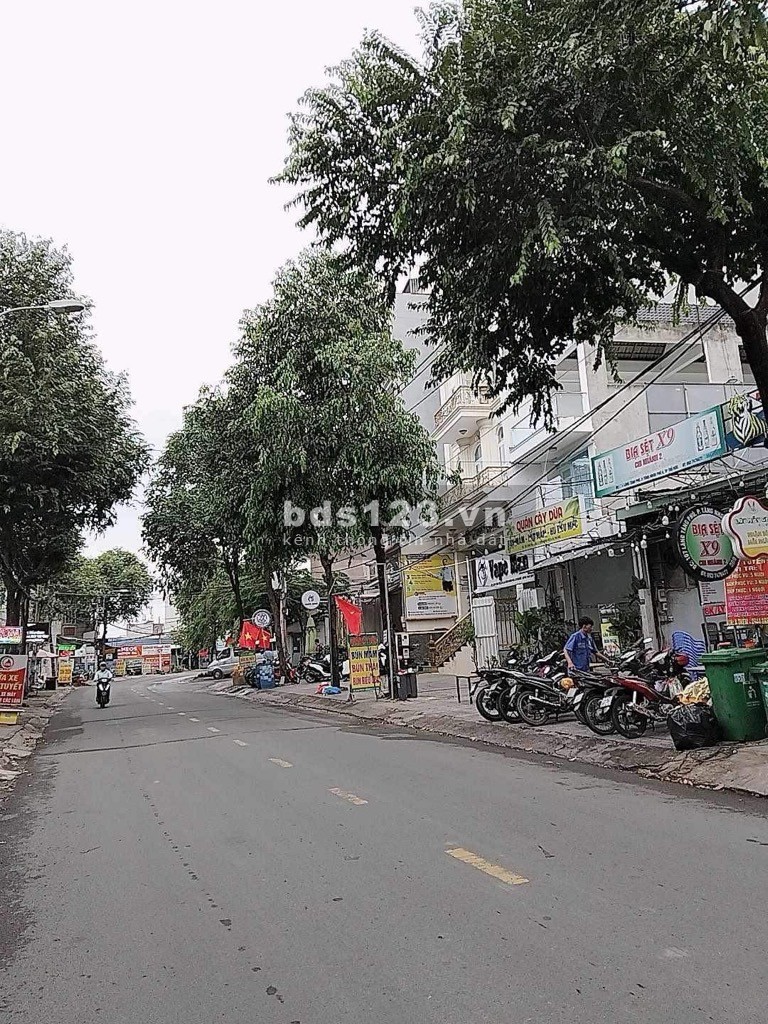 Bán nhà MTKD - Ngang gần 9m, thu 30tr/th, Làng Tăng Phú, Quận 9. Giá 13 tỷ