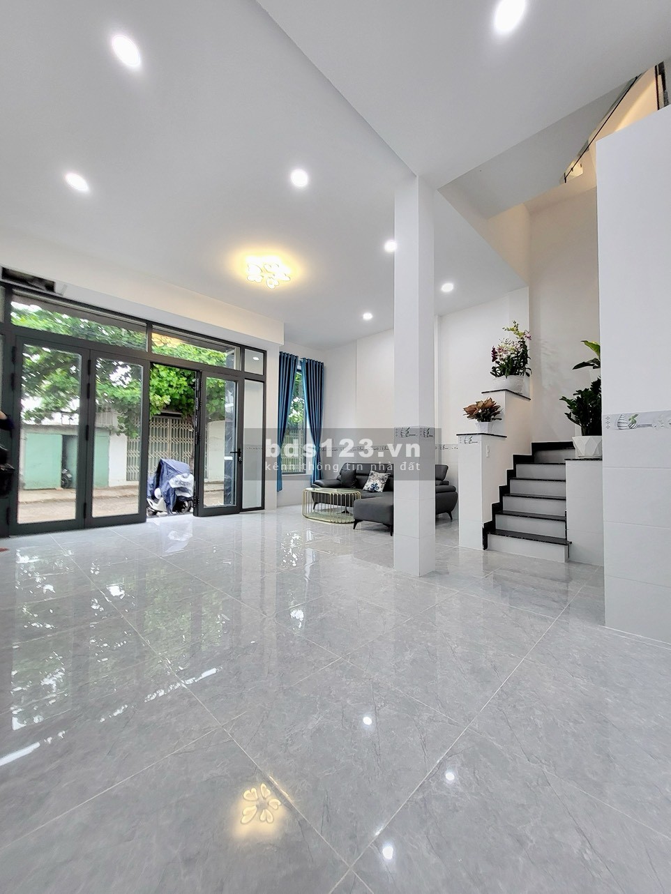 Bán nhà 3 tầng hiện đâị đường Hương Lộ Ngọc Hiệp
