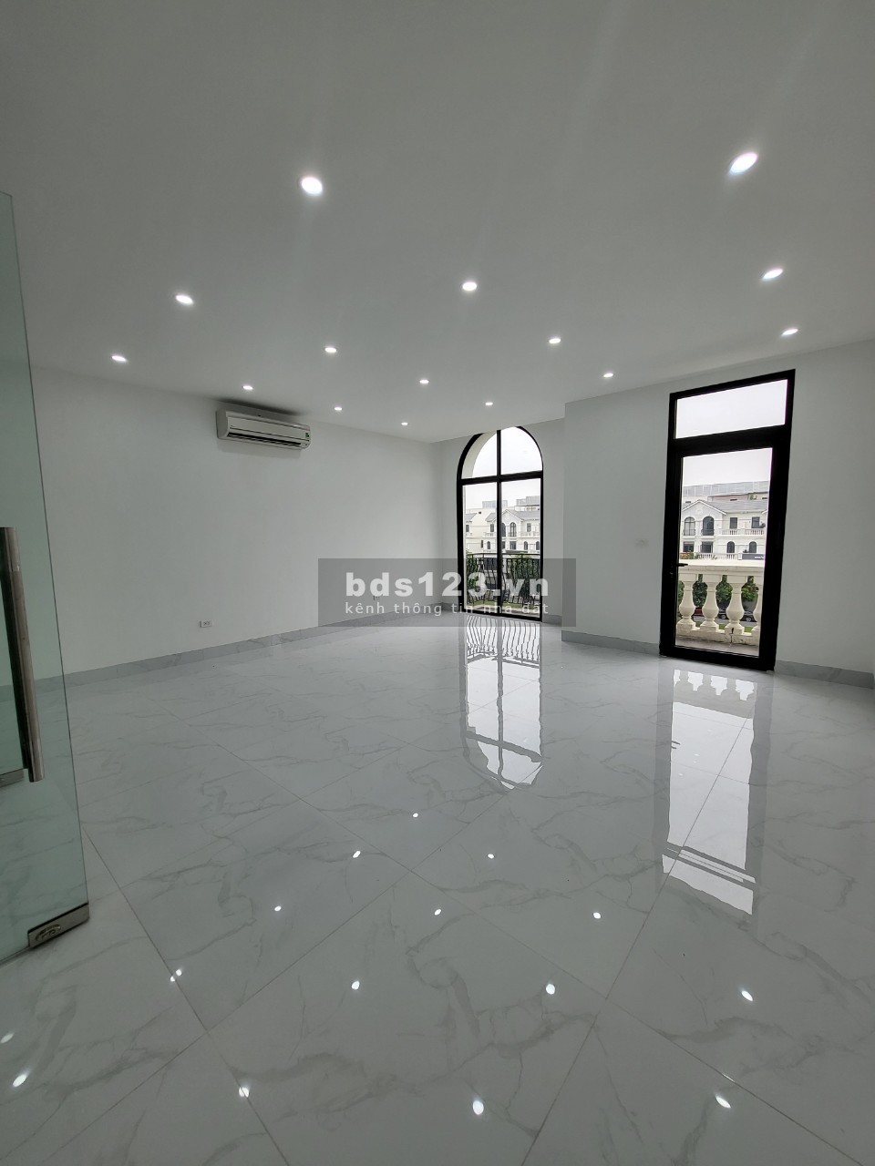 Shophouse Ngọc Trai hoàn thiện mặt đường 52m, gần 66 toàn chung cư Vin Gia Lâm (0985941715)