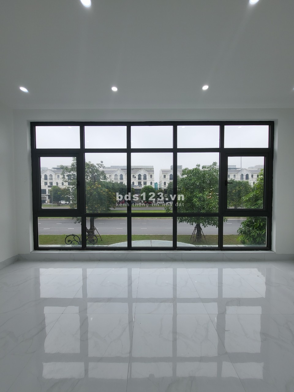 Shophouse Ngọc Trai hoàn thiện mặt đường 52m, gần 66 toàn chung cư Vin Gia Lâm (0985941715)