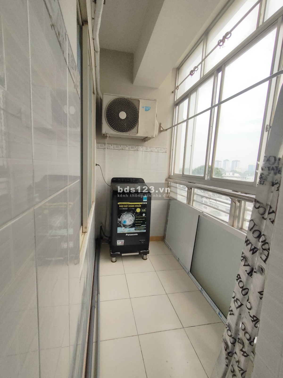 Chung cư Screc Tower - Trường Sa - Quận 3 75m2 13tr5. Nội thất cơ bản, ban công thoáng mát
