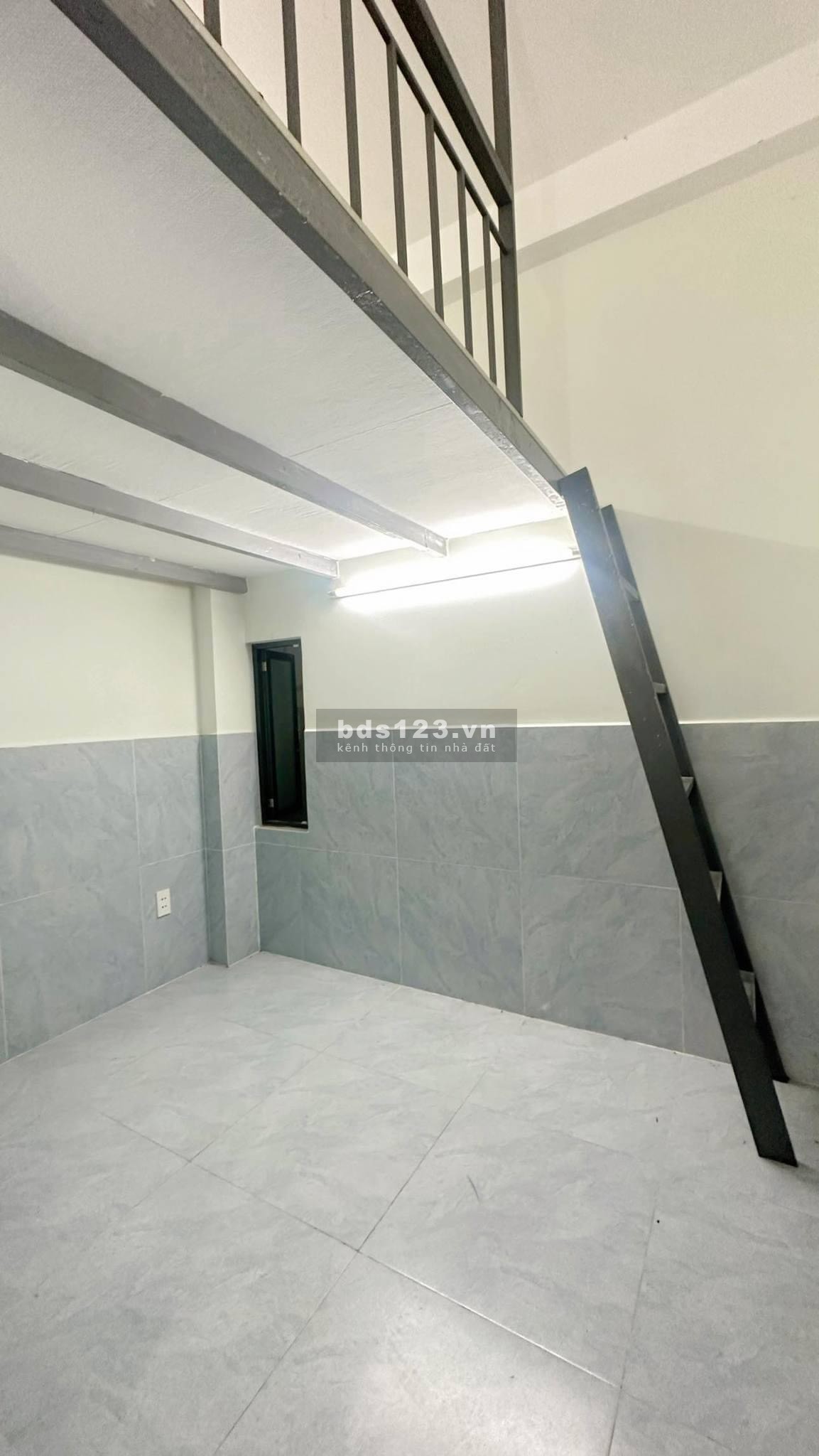 Cho thuê phòng có gác sát cổng phụ Đại Học Văn Lang cs3 Nguyễn Thái Sơn p5 Gò Vấp