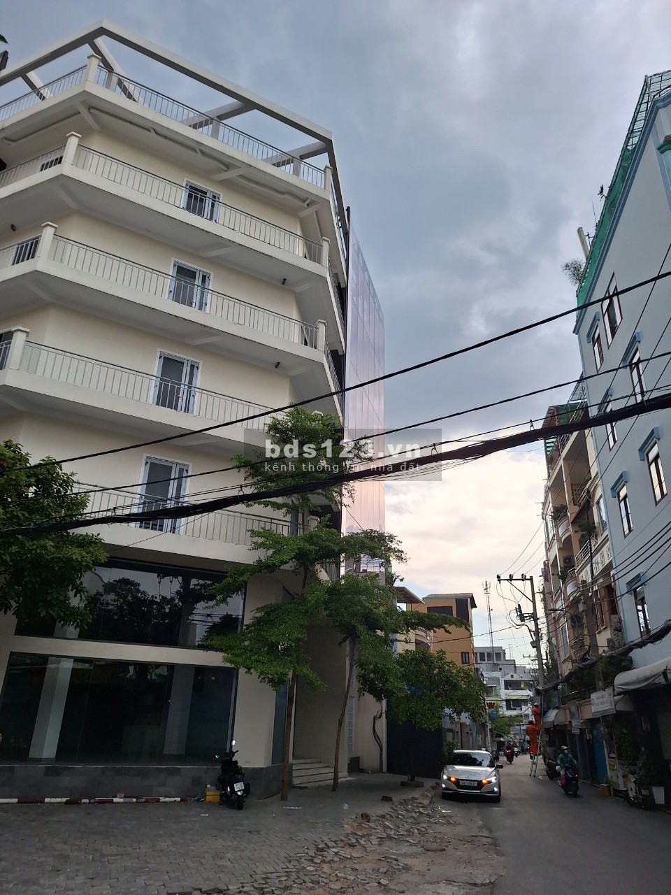 Cho thuê tòa nhà 2 mặt tiền đường Hoàng Dư Khương, quận 10.