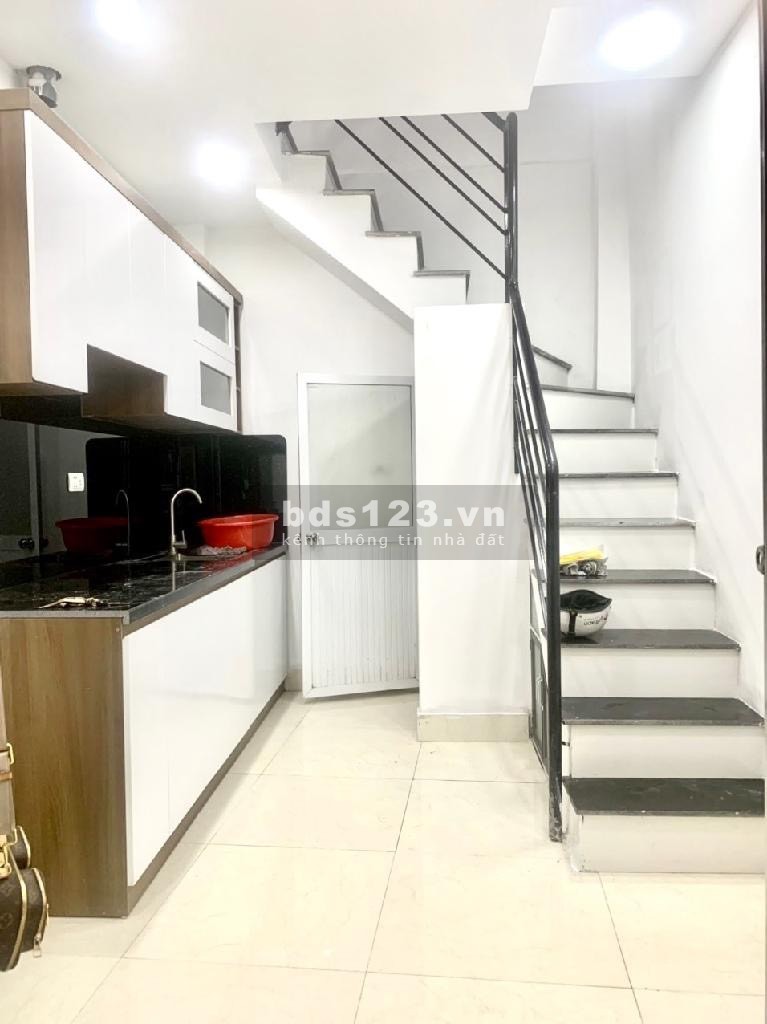 1,98 tỷ có nhà riêng 4 tầng Lạc Long Quân